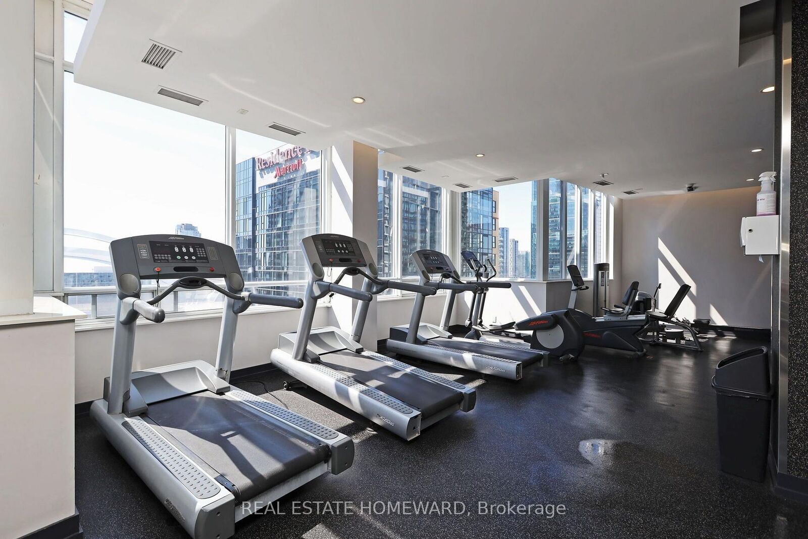 Property Photo:  250 Wellington Street W Ph31  ON M5V 3P6 
