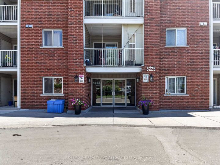 Property Photo: 5225 Finch Avenue E 202 ON M1S 5W8