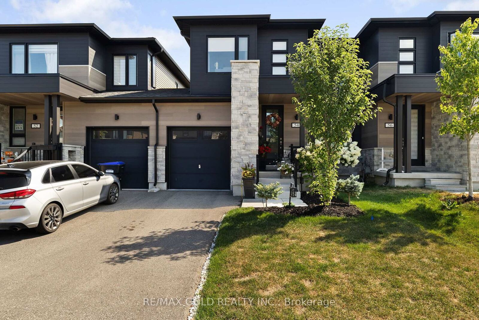 Property Photo:  54 Eberhardt Drive  ON L9Z 0K5 