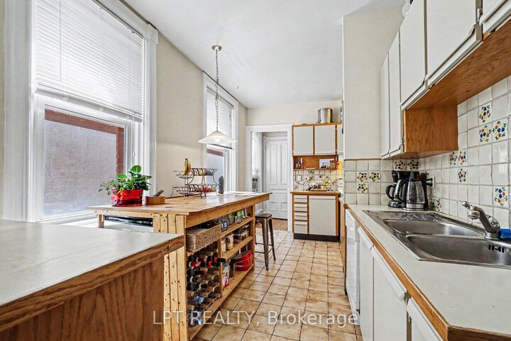 Property Photo: 475 Maclaren Street ON K1R 5K5