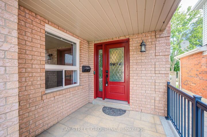 Property Photo: 5922 Dalebrook Crescent ON L5M 5R9