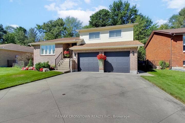 Property Photo:  38 Innisbrook Drive  ON L9Z 1G2 