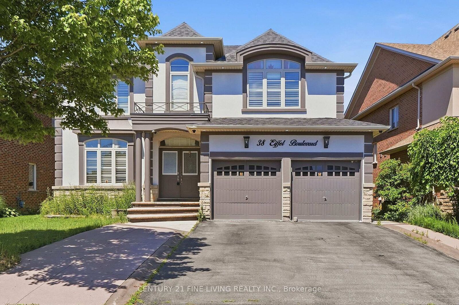 Property Photo: 38 Eiffel Boulevard ON L6P 1W3