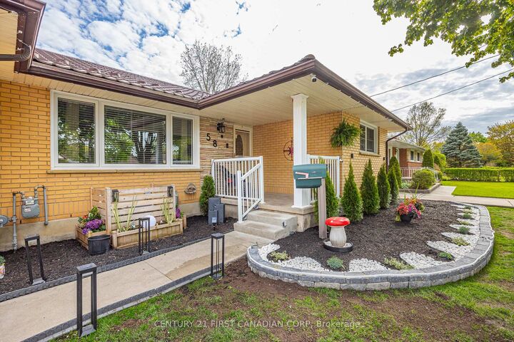 Property Photo: 58 Centre Crescent N ON N6J 2Z6