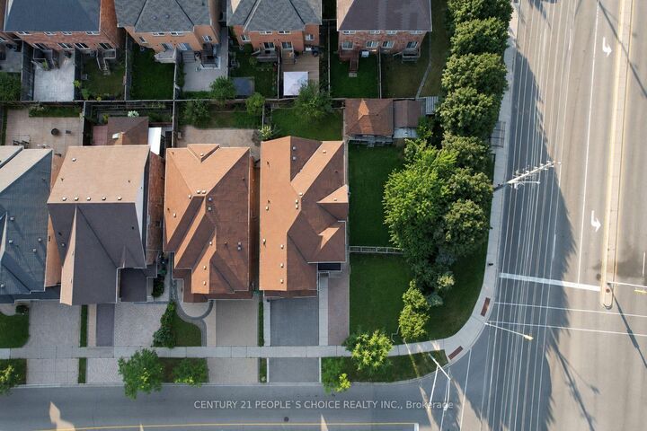 Property Photo: 751 White Clover Way ON L5V 0C2