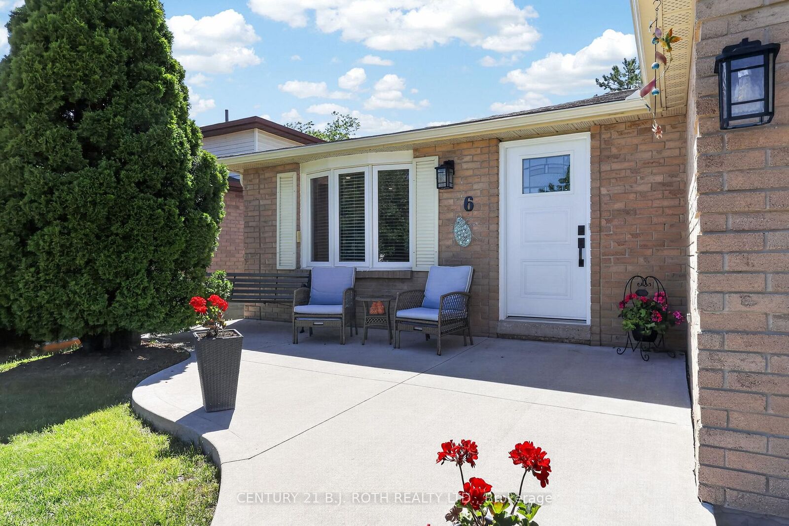 Property Photo:  6 Ford Street  ON L4N 5X2 