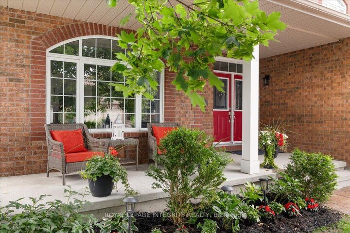 Property Photo: 40 Bon Echo Crescent ON K2M 2W6