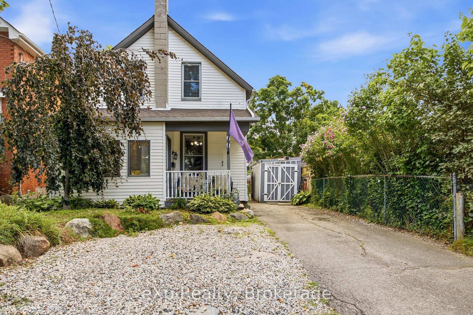 Property Photo:  99 Dufferin Street  ON N5A 2G7 