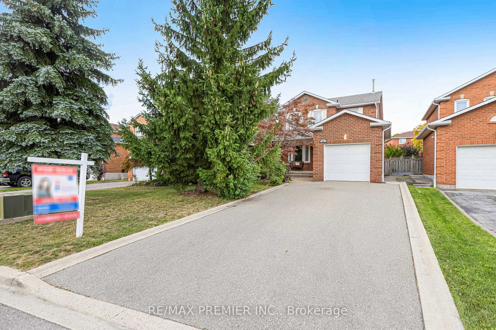 Property Photo: 90 Pentland Crescent ON L6A 1T5