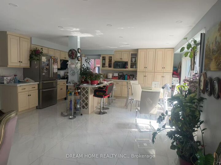 Property Photo:  