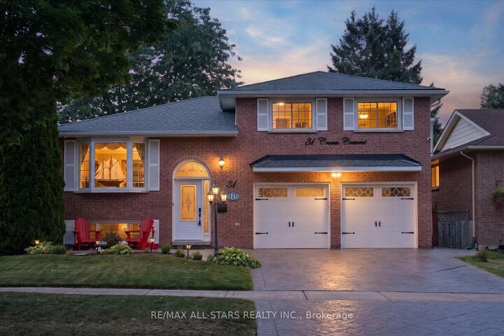 31 Crown Crescent — photo 1