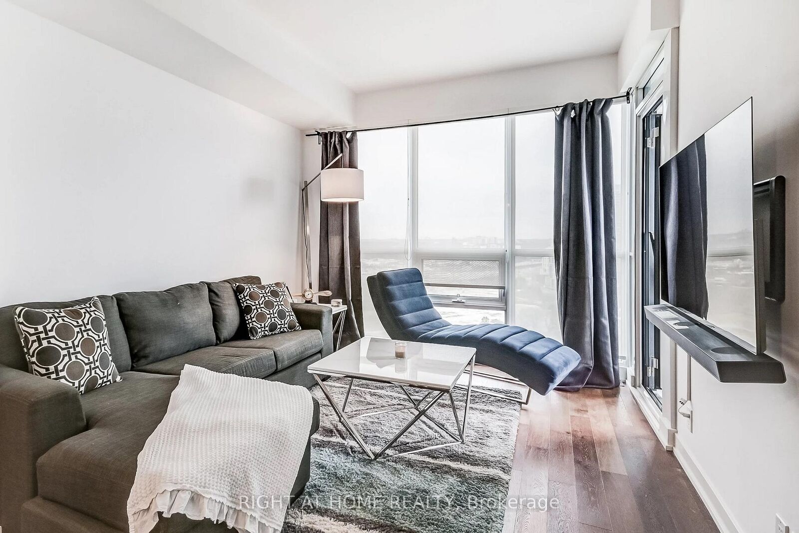Property Photo: 2212 Lake Shore Boulevard W 2710 ON M8V 0C2