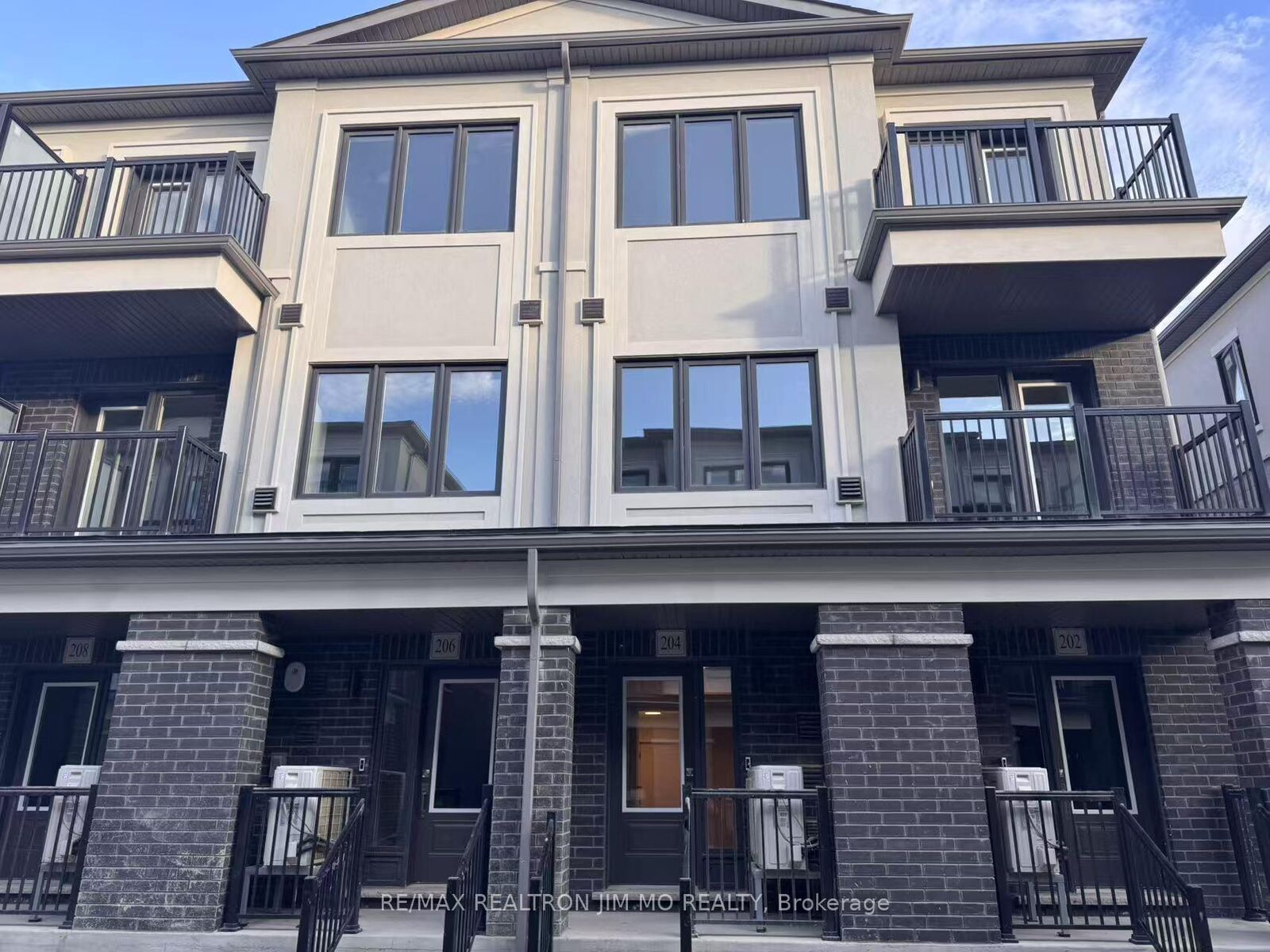 Property Photo:  204 Matawin Lane  ON L4B 0H7 