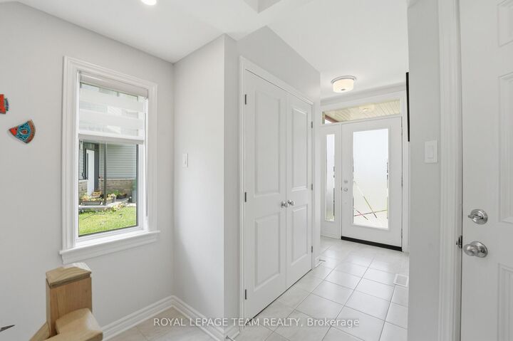 Property Photo: 715 Maverick Crescent ON K2S 2X1