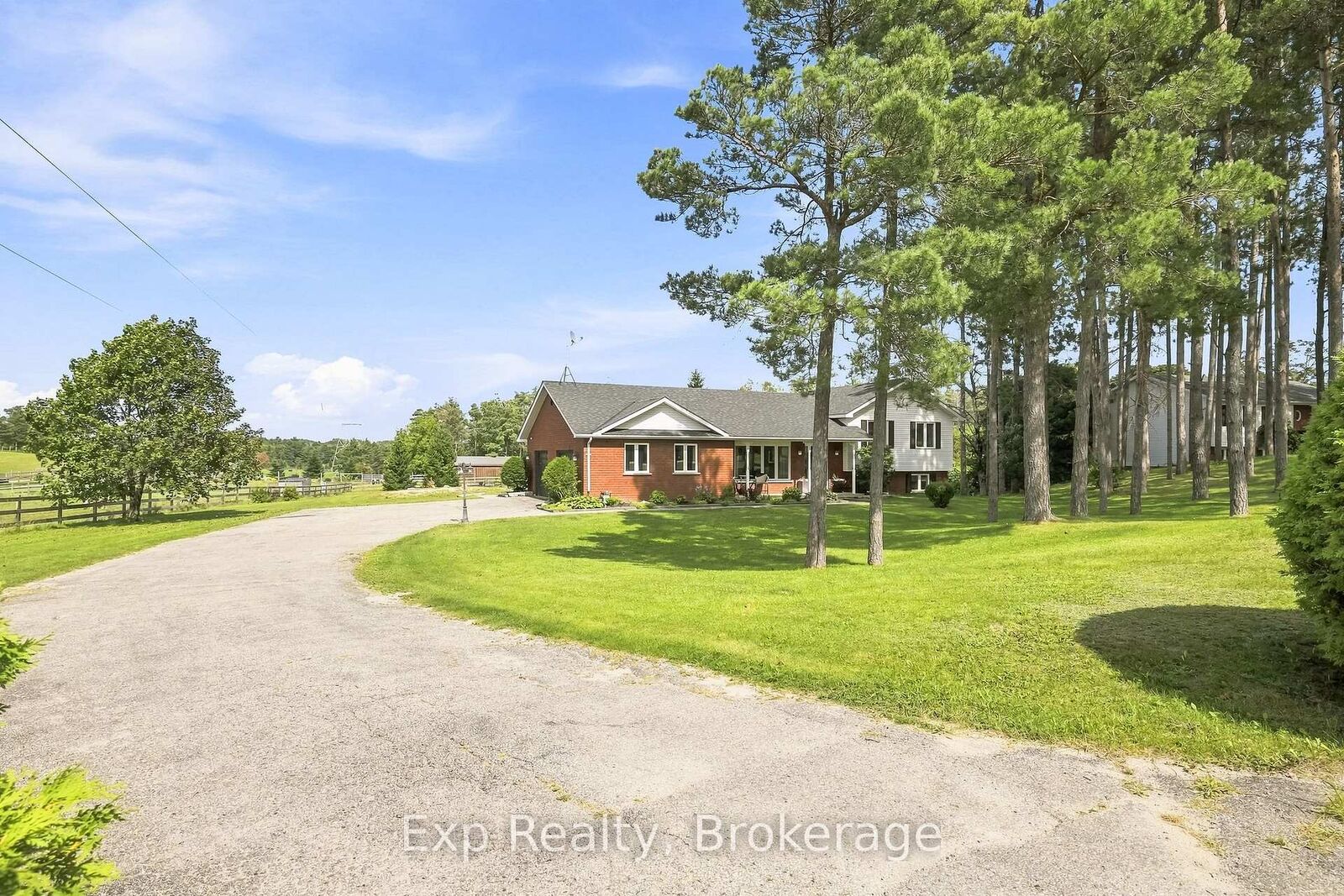 Property Photo: 5 Royal Estates Drive ON L0A 1K0