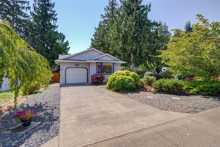 Property Photo: 2193 Cardinal Pl BC V9M 3G2