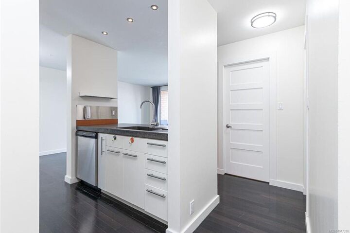 Property Photo:  1630 Quadra St #1005  BC V8W 3J5 
