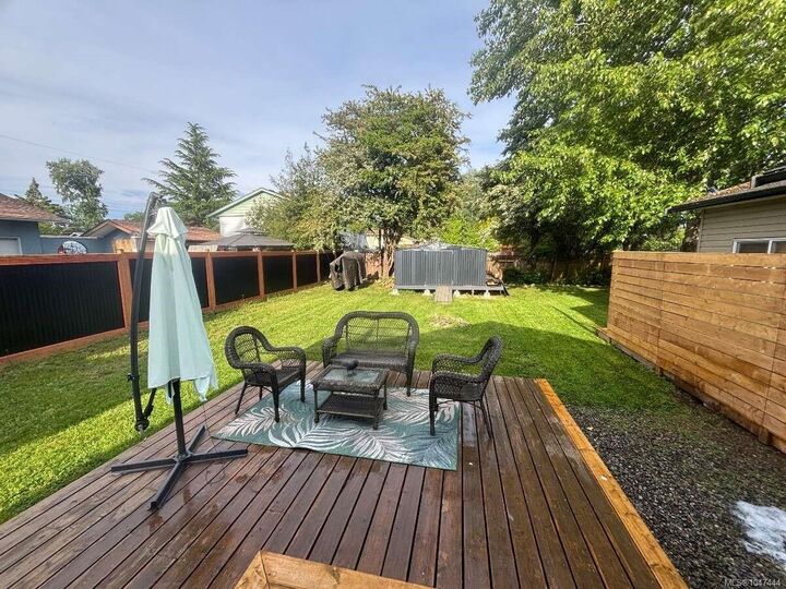 Property Photo: 726 Bruce Ave BC V9R 3Z4