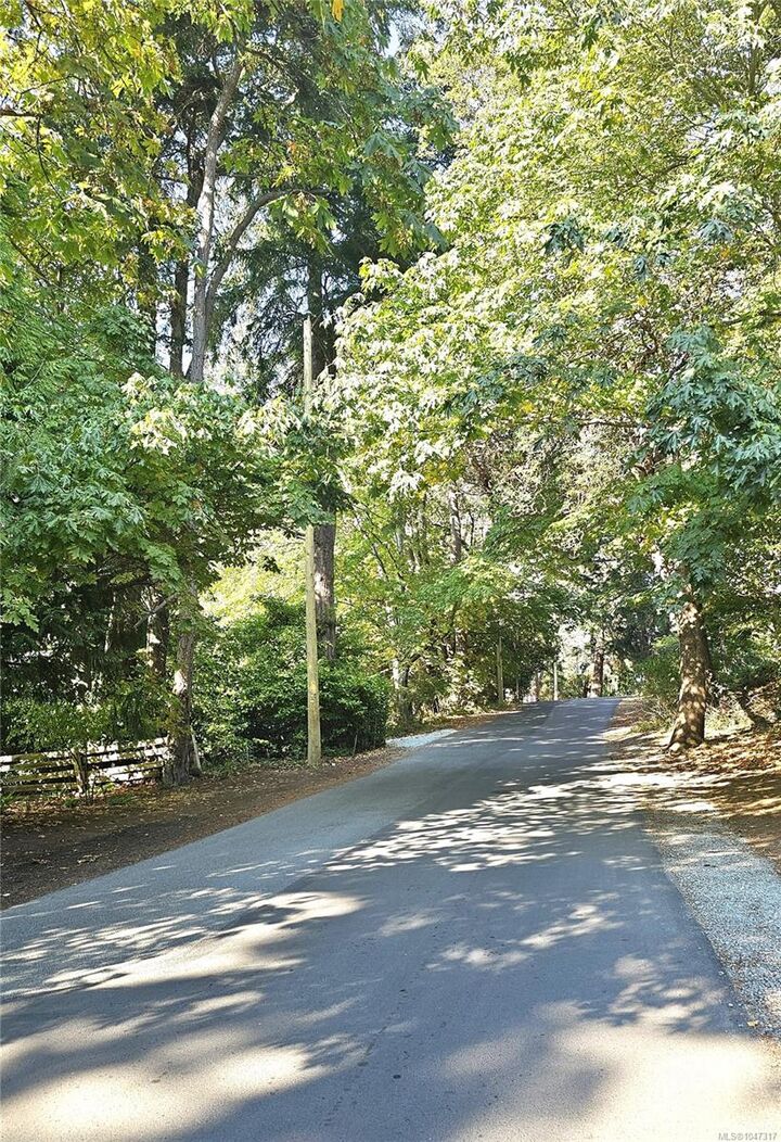 Property Photo:  