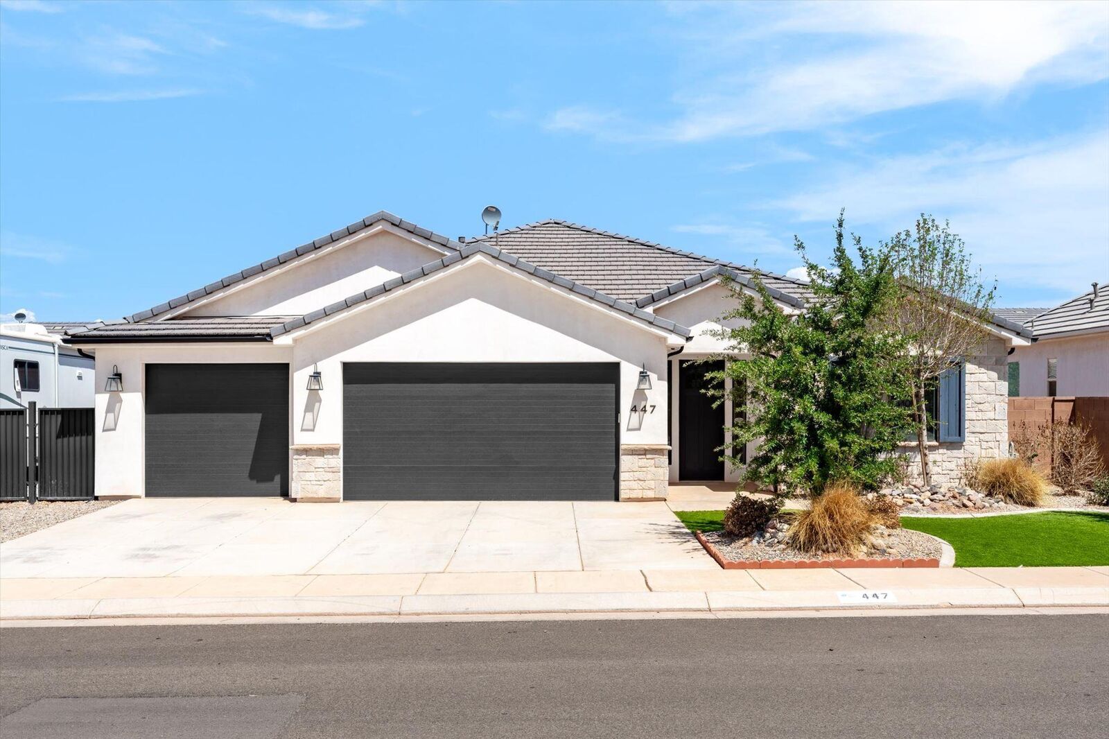 Property Photo: 447 E 4290 S UT 84780