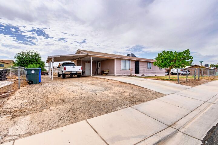 Property Photo: 611 S Union Ave AZ 85350