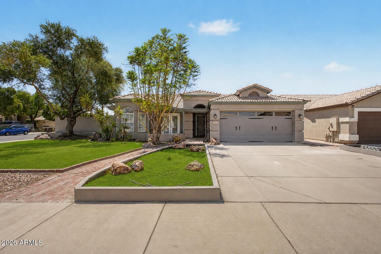 Property Photo: 9139 W Paradise Lane AZ 85382