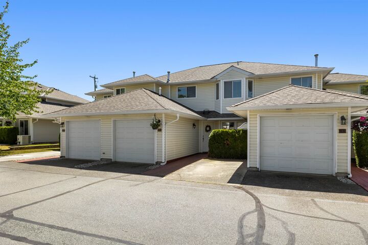 21928 48 Avenue 18 — photo 1