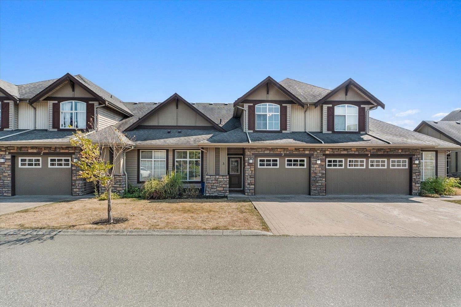 Property Photo:  6577 Southdowne Place 3  BC V2R 0H4 
