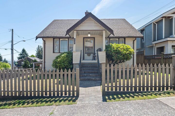 454 Elmer Street — photo 1