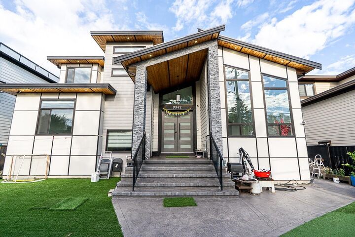9342 156 Street — photo 1