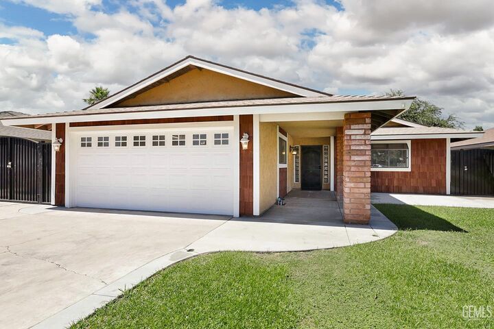 Property Photo:  4304 Milo Avenue  CA 93313 