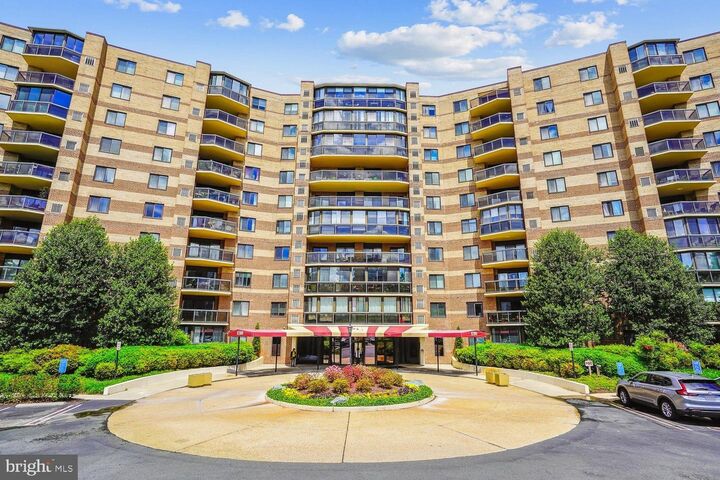 Property Photo:  8350 Greensboro Drive 626  VA 22102 