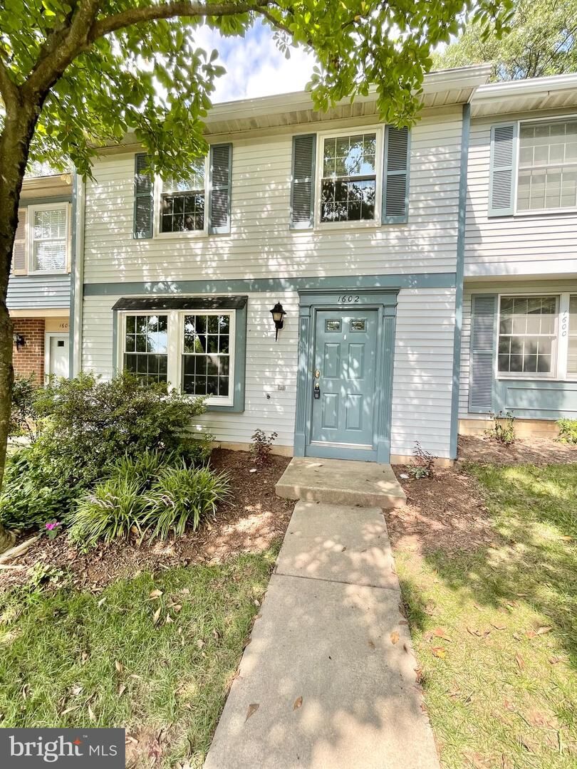 Property Photo:  1602 Harvest Green Court  VA 20194 