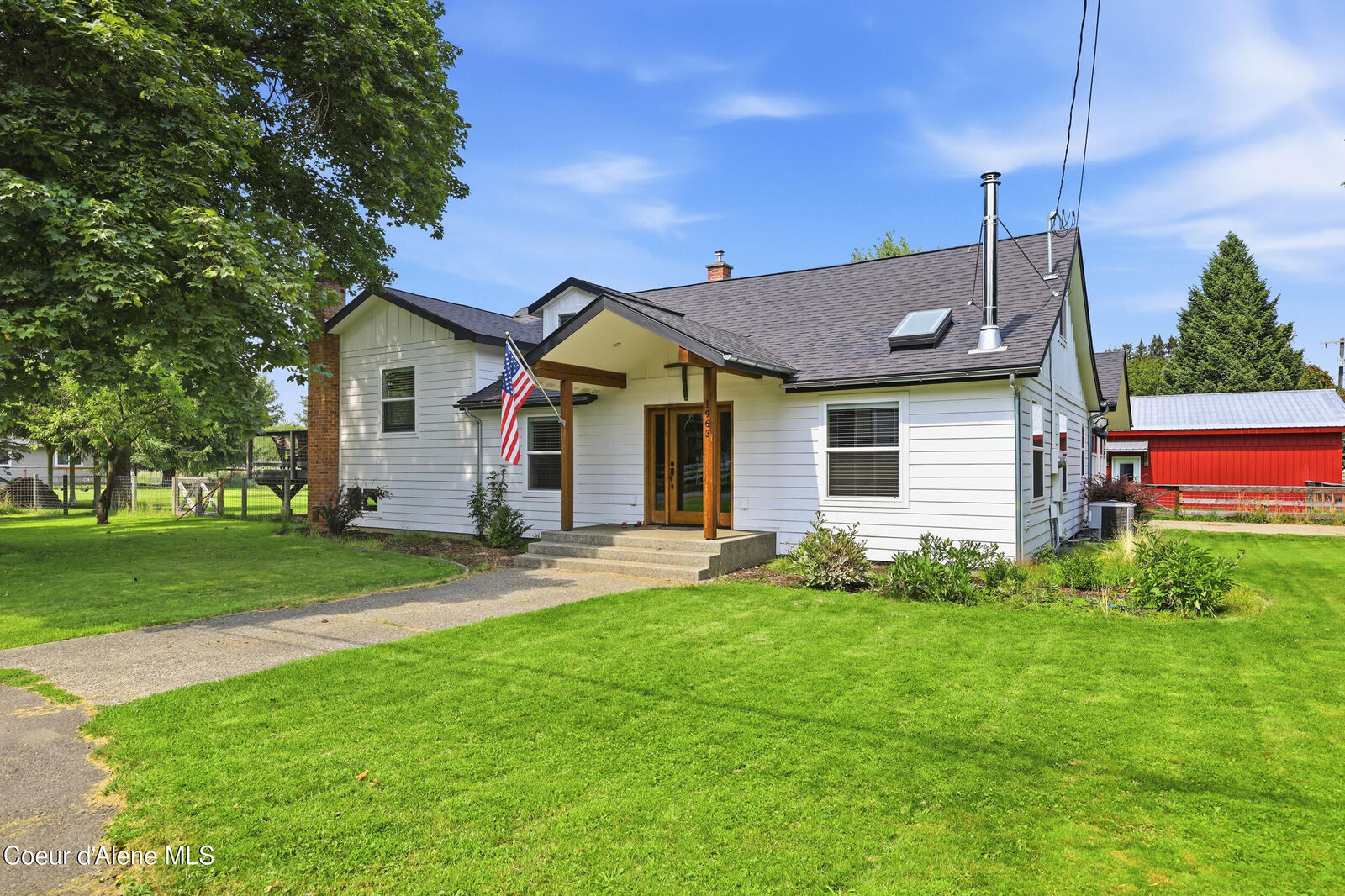 Property Photo:  1963 E Hanley Ave  ID 83815 