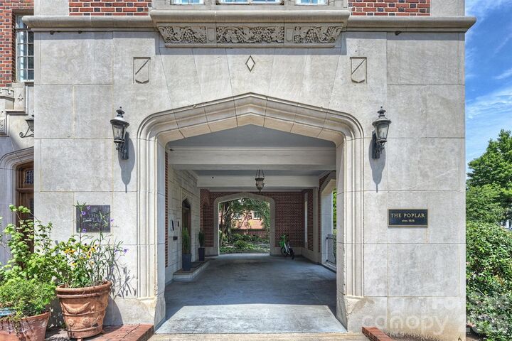 Property Photo:  301 W 10th Street 308  NC 28202 
