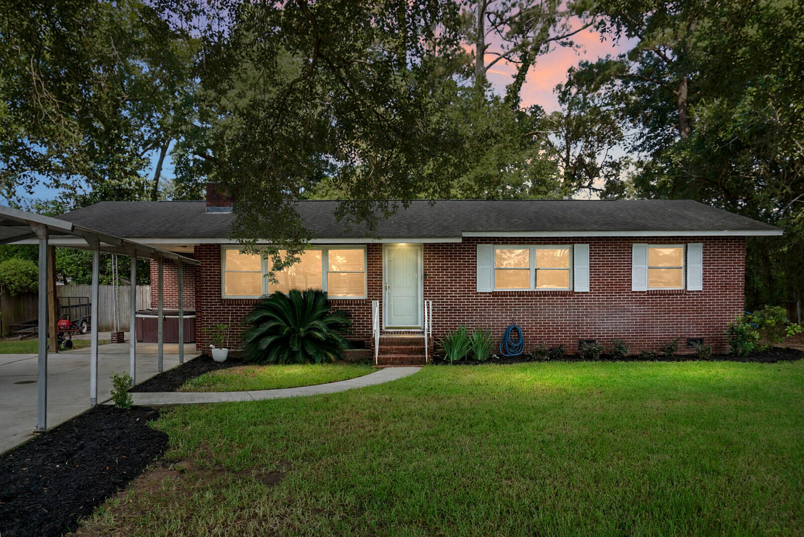Property Photo:  1139 San Juan Avenue  SC 29407 