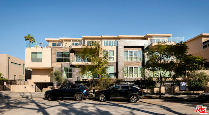 Property Photo:  728 N Sweetzer Ave, Unit 402  CA 90069 