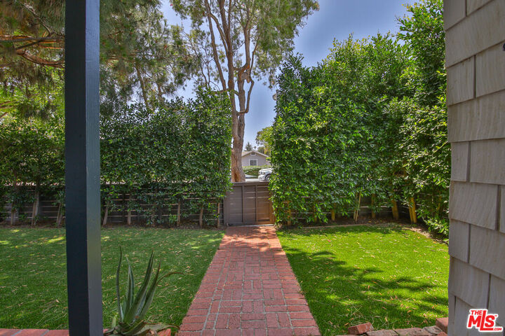 Property Photo: 1817 17th St CA 90404