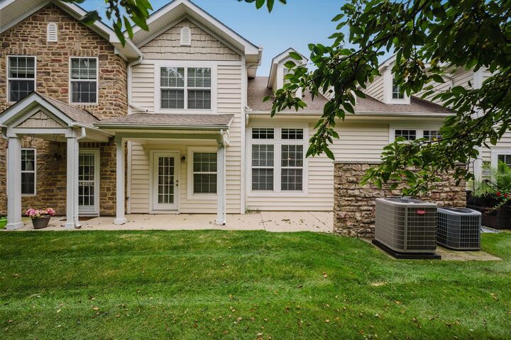 Property Photo:  5033 Calais Drive  OH 43221 