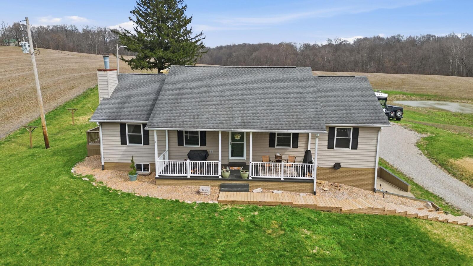Property Photo: 4190 Township Road 143 NE OH 43783