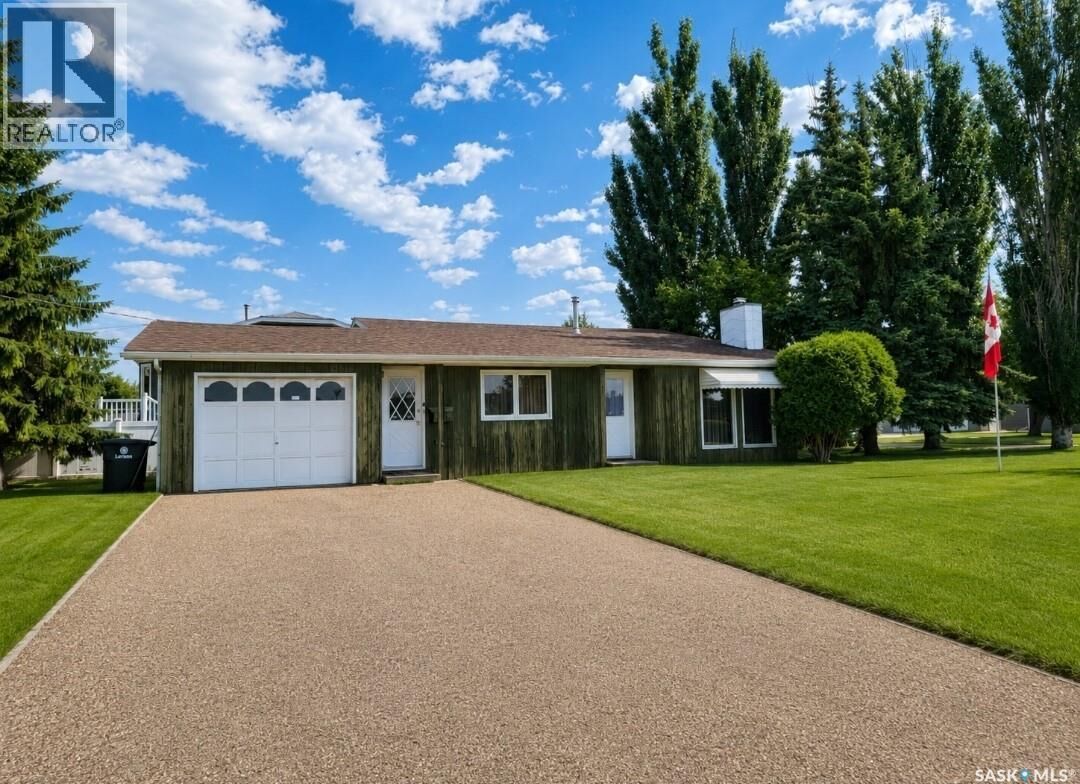 Property Photo: 509 3rd Street E SK S0K 4W0