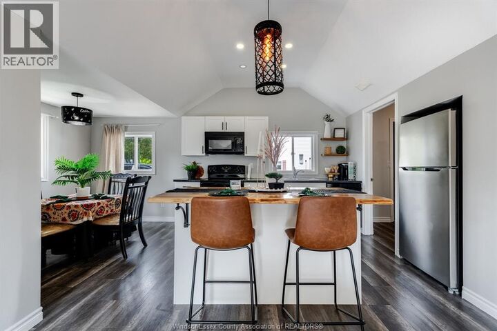 Property Photo:  316 Erieview Drive  ON N9Y 1M4 