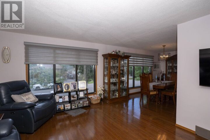 Property Photo: 224 London Dr ON P7A 7Z6