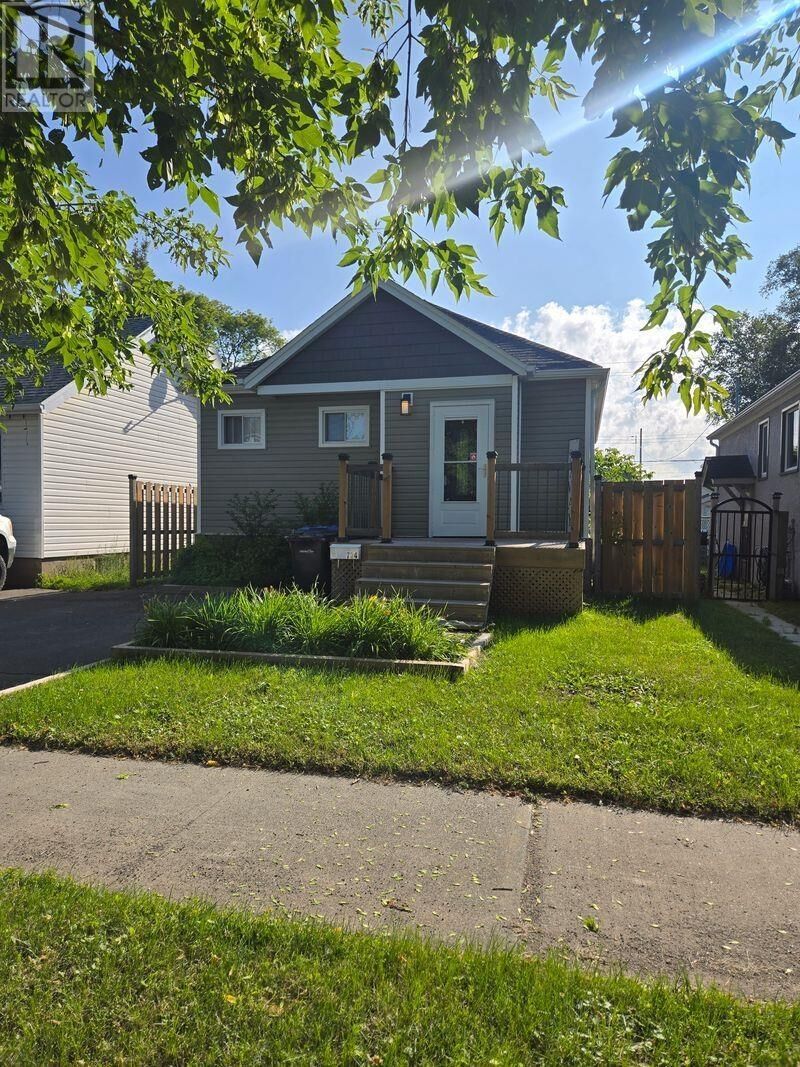 Property Photo: 734 Franklin St S ON P7E 1R9