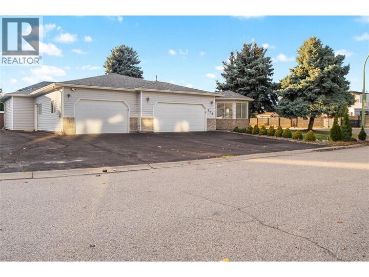 Property Photo: 970 Keyes Court BC V1X 7C8