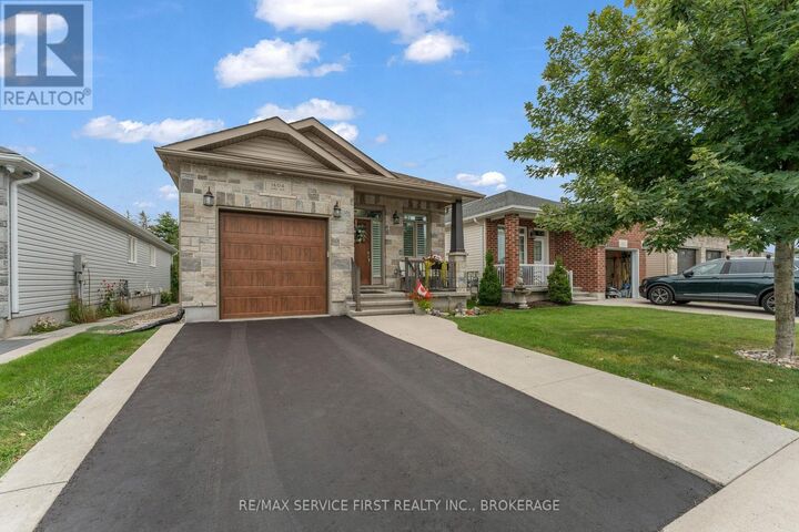 Property Photo: 1604 Jade Avenue ON K7P 0M1