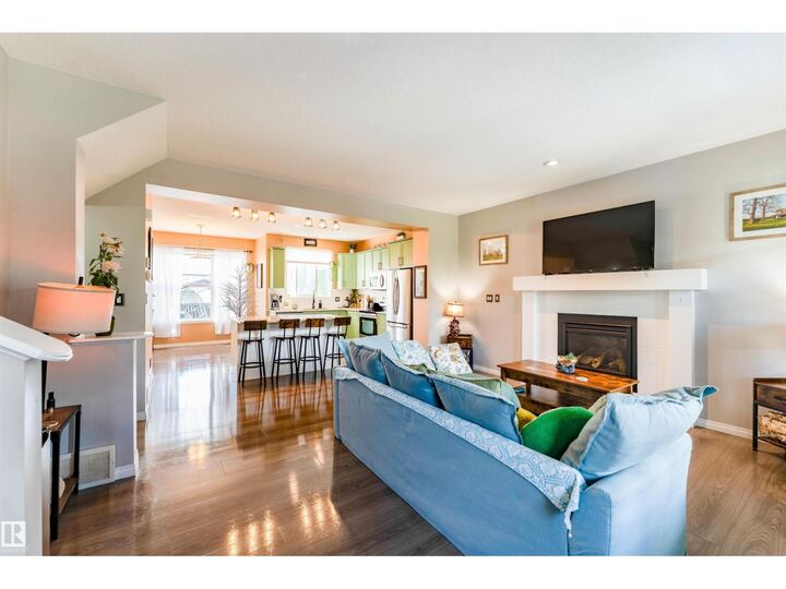 Property Photo:  725 Secord Bv NW  AB T5T 7A8 