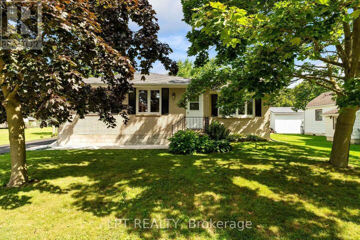 Property Photo:  226 Tain Street  ON N0M 2K0 