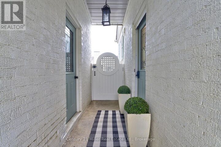Property Photo:  934 Danforth Avenue  ON L7T 1S8 