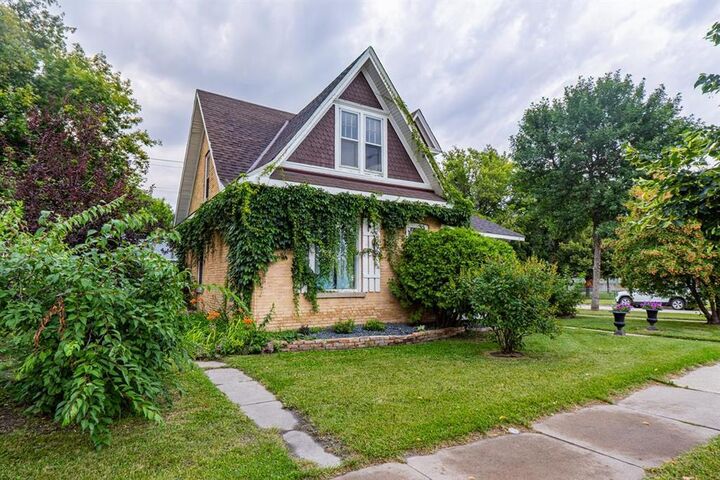 Property Photo: 618 Saskatchewan Avenue East MB R1N 0K5
